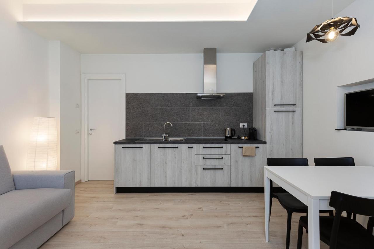 Max 14 Apartment
